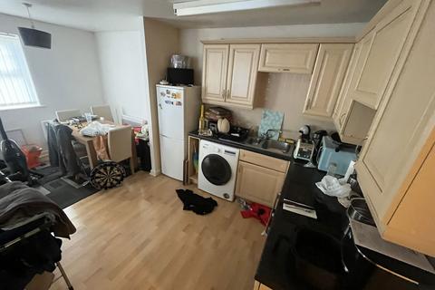 2 bed property, in Piele Road, £80,000