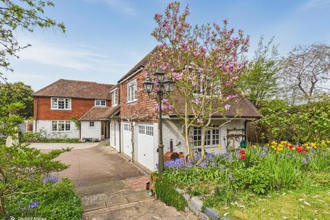 5 bed property, in Upper Vicarage Road, £650,000
