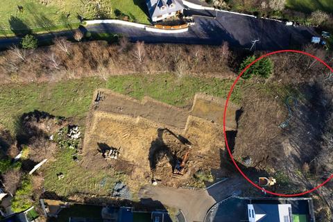 Land, in Cae America, £110,000