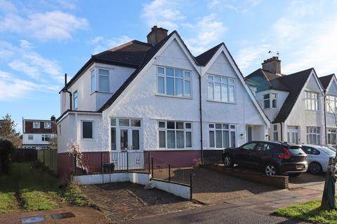 3 bed property, in Kent Road, £575,000