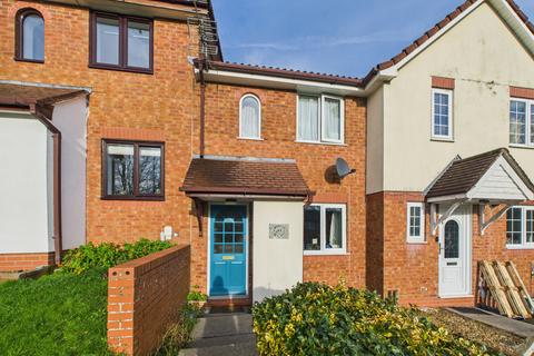 2 bed property, in Caesars Close, £170,000