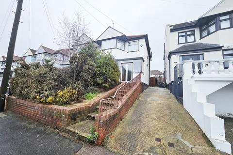 3 bed property, in Southend Road, £440,000