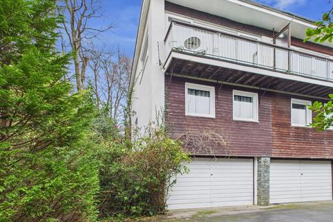 2 bed property, in Quarry Brow, £450,000
