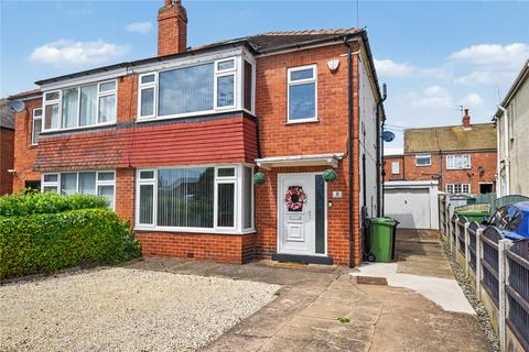 3 bed property, in Greensway, £290,000