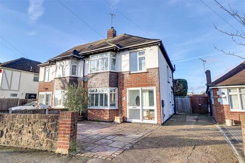 3 bed property, in London Road, £465,000