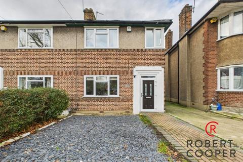 3 bed property, in Alexandra Avenue, £525,000