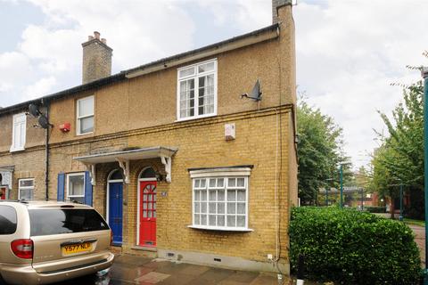 2 bed property, in Grove Road, £599,950