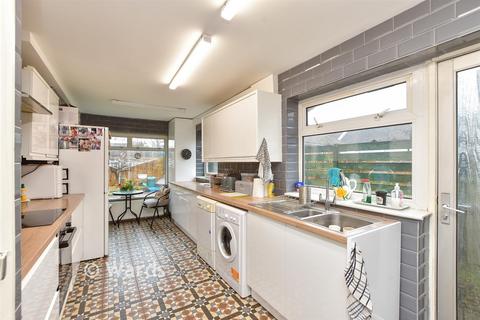 3 bed property, in Manston Road, £270,000