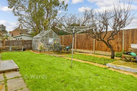 3 bed property, in Manston Road, £270,000