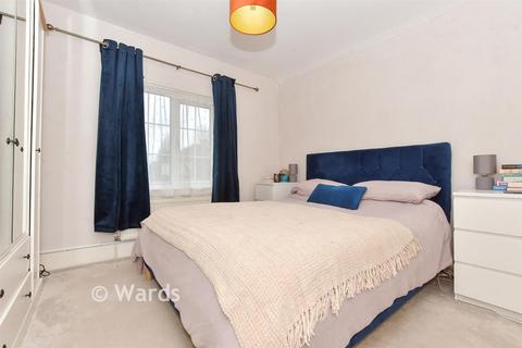 3 bed property, in South Street, £325,000