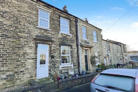 3 bed property, in Holme Street, £120,000