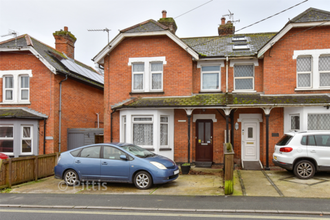 3 bed property, in The Avenue, £249,000