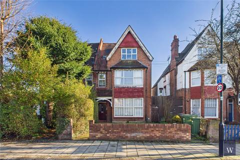 6 bed property, in Conyers Road, £975,000