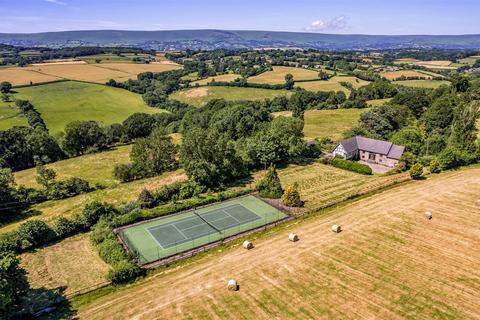 5 bed property, in Ewyas Harold, £895,000