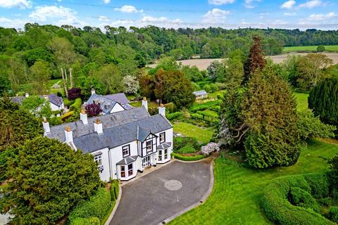 6 bed property, in St. Asaph, £975,000