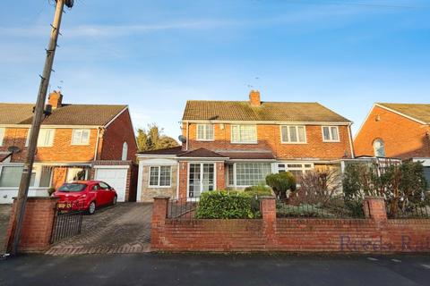 3 bed property, in Lombard Drive, £210,000