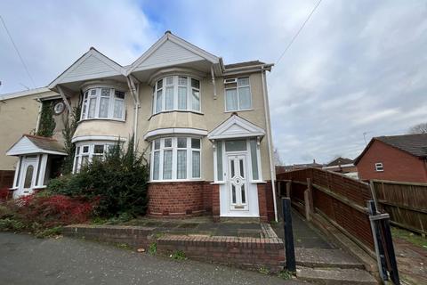 3 bed property, in Cradley Heath, £220,000