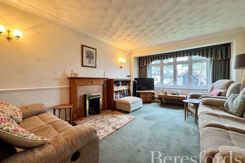 2 bed property, in Nelmes Way, £300,000