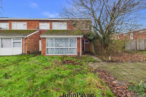 3 bed property, in Ely Close, £190,000