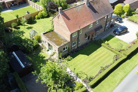3 bed property, in Damson Garth, £280,000