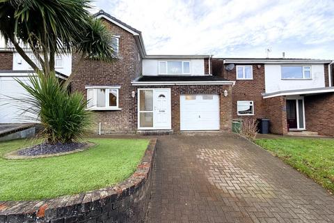 3 bed property, in Buckingham Avenue, £265,000