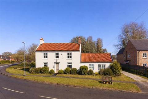 4 bed property, in Halifax House, £365,000