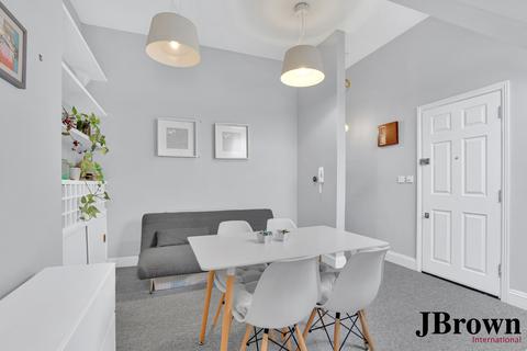 1 bed property, in Gleneagle Road, £325,000