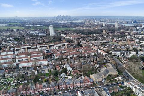 4 bed property, in Vernham Road, £660,000