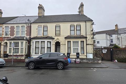 4 bed property, in Blaenclydach Street, £415,000