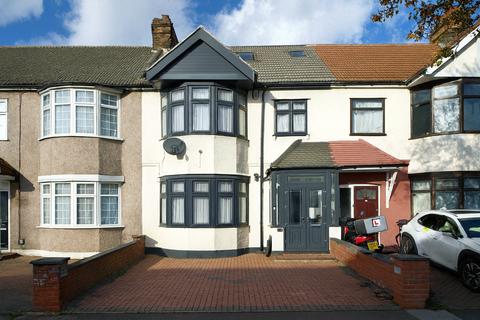 5 bed property, in Castleview Gardens, £750,000