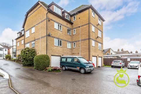 2 bed property, in Bournemouth Road, £200,000