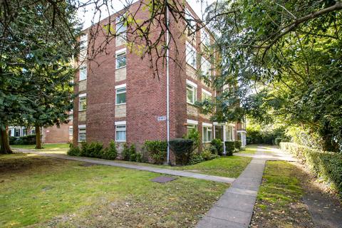 3 bed property, in Woodcote Road, £315,000