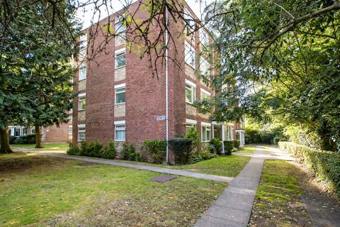 3 bed property, in Woodcote Road, £315,000