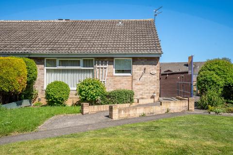 2 bed property, in Silverdale Court, £200,000