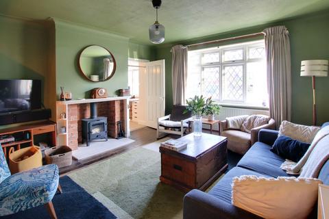 4 bed property, in Hartland Way, £650,000