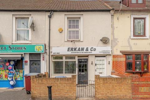 3 bed property, in Enfield EN1, £550,000