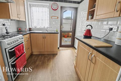 3 bed property, in Mountbatten Way, £210,000