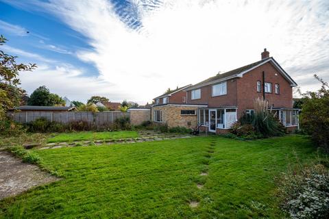 3 bed property, in Hollow Lane, £510,000