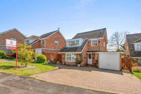 4 bed property, in Sunnycroft, £650,000