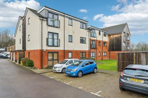 2 bed property, in Cooks Way, £290,000