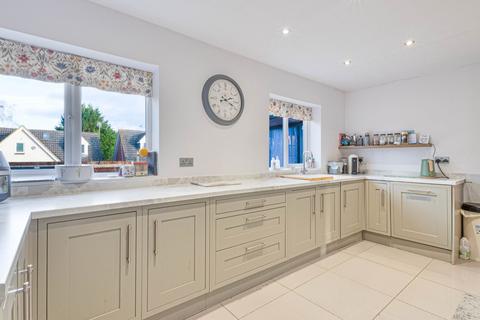 6 bed property, in Stoke Road, £625,000