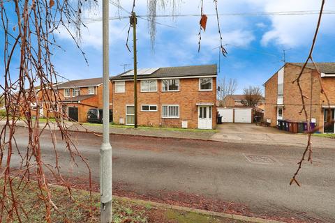 3 bed property, in Bowmans Avenue, £500,000