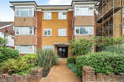 1 bed property, in Davigdor Road, £200,000