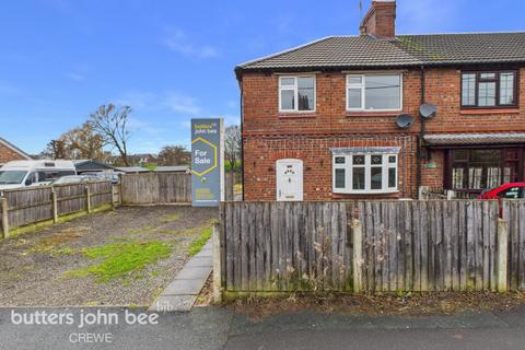 4 bed property, in Vicarage Road, £190,000