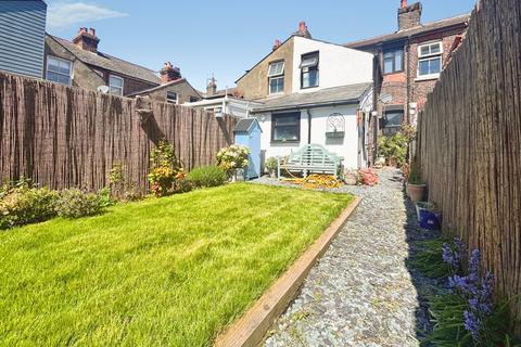 3 bed property, in South Undercliff, £315,000