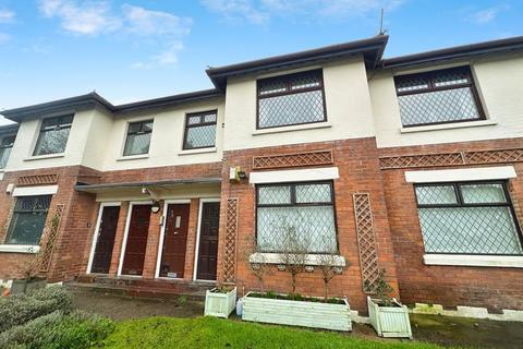 2 bed property, in St. Albans Terrace, £160,000