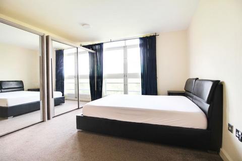 2 bed property, in Lexington Place, £174,500