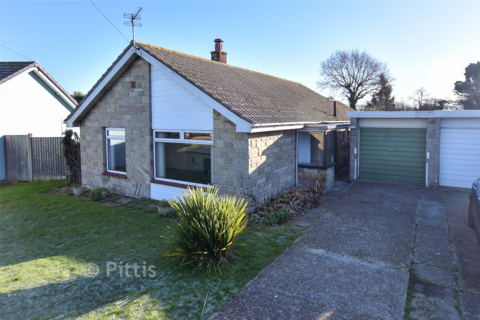 2 bed property, in Grasmere Avenue, £320,000
