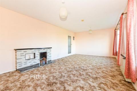 2 bed property, in Grasmere Avenue, £320,000