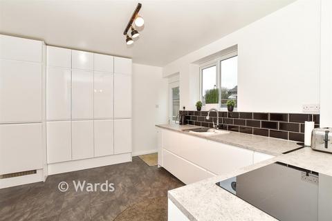 3 bed property, in Heather Drive, £415,000